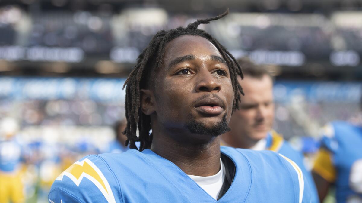 Why Chargers' Asante Samuel Jr. has trouble talking to his dad - Los  Angeles Times