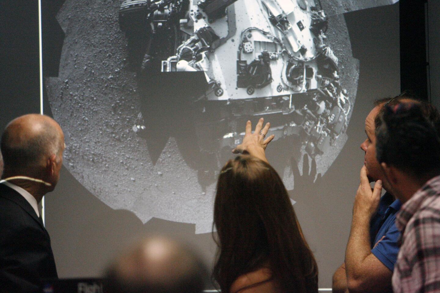 Gov. Jerry Brown visits JPL