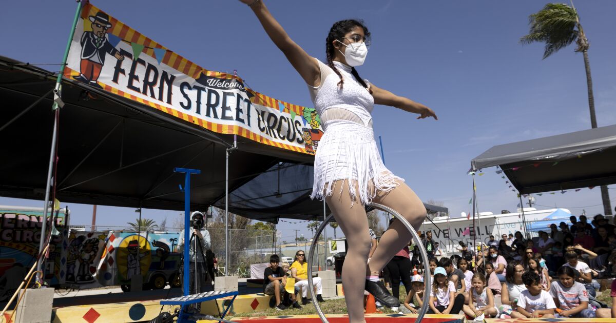 Fern Street Circus ha lanzado una gira de espectáculos de barrio gratuitos Fern Street Circus ha lanzado una gira de espectáculos de barrio gratuitos