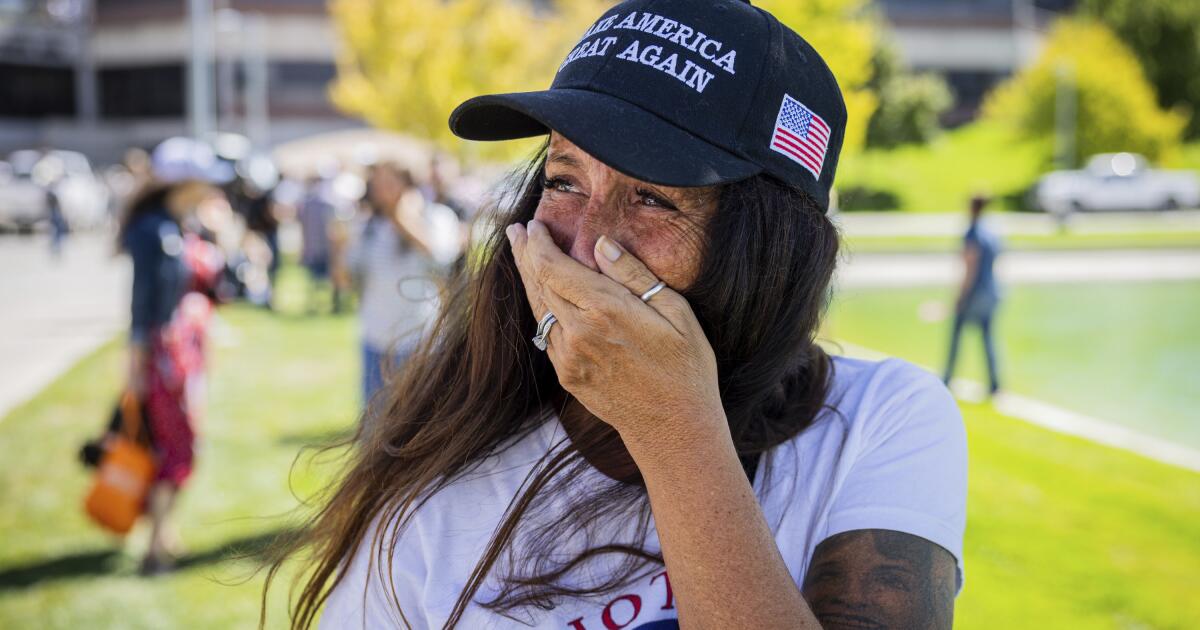 Utah Valisi Charlie Kirk'e 'siyasi suikast' çektiğini çağırıyor