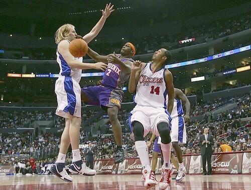 Phoenix Suns guard Marcus Banks tries to pass while under pressure from Chris Kaman and Shaun Livingston.