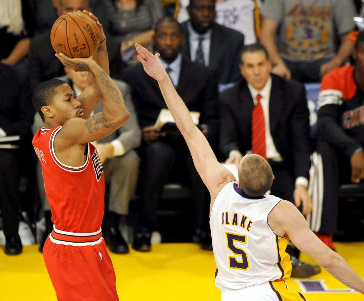 Derrick Rose, Steve Blake