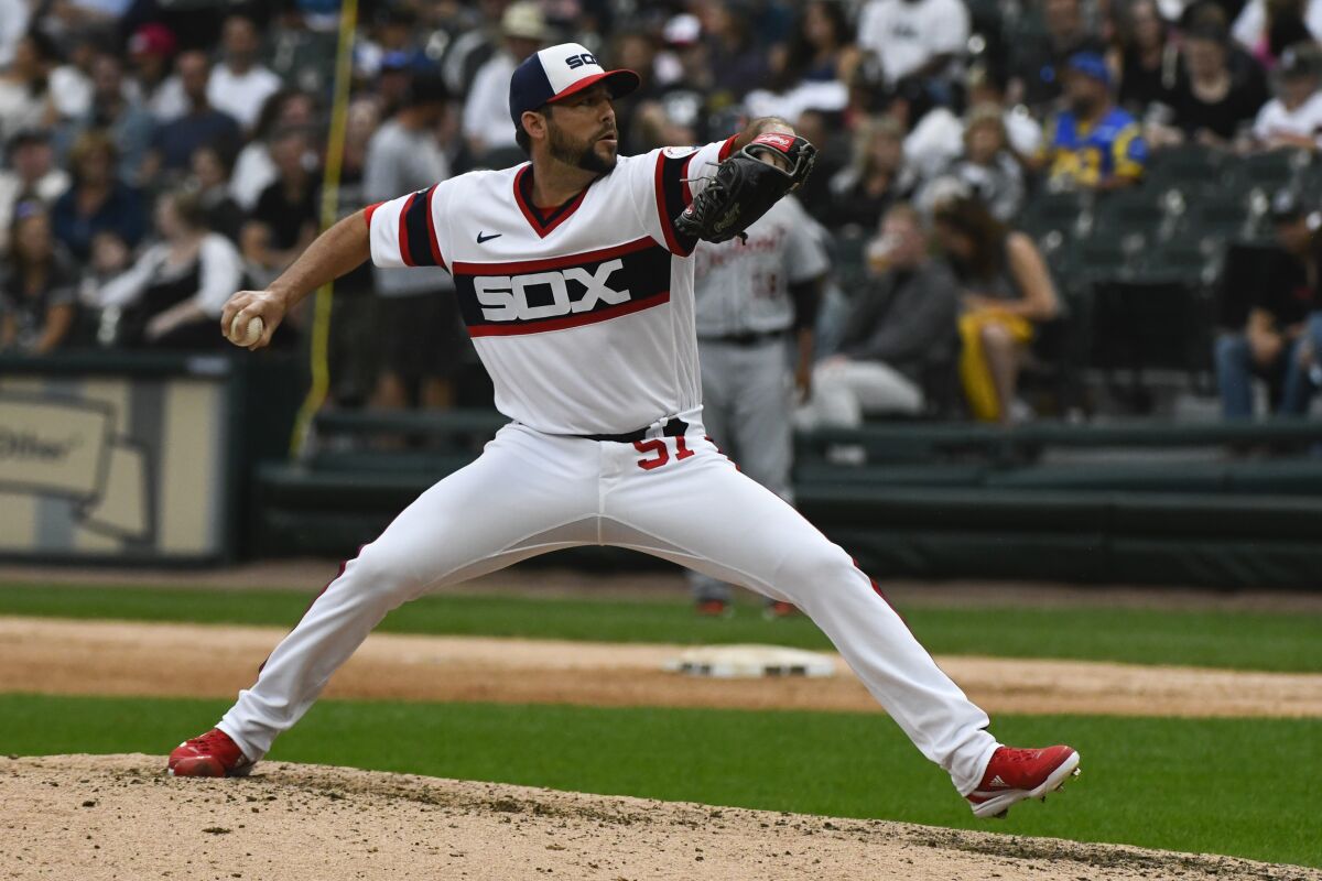 Chicago White Sox relief pitcher Ryan Tepera delivers during the eighth inning.