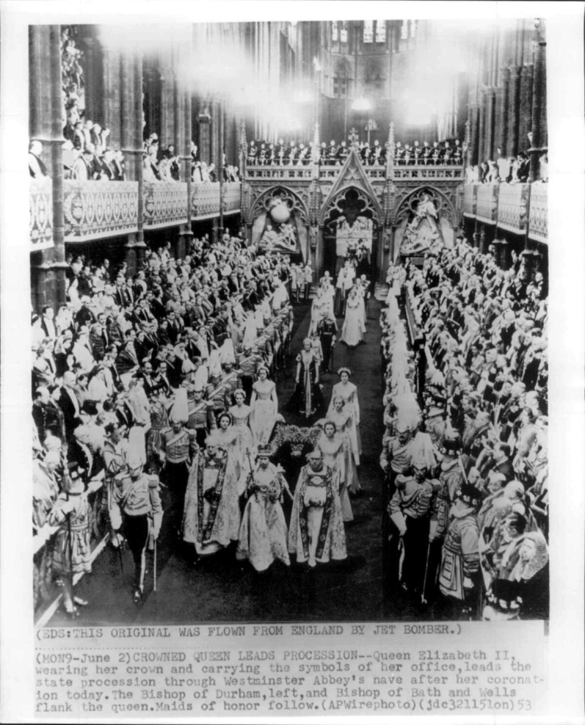 Una fotografía de la reina Isabel II saliendo de la Abadía de Westminster
