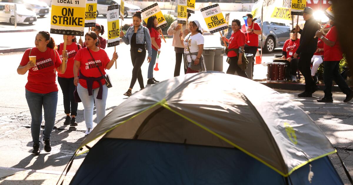 Amid union’s tentative deals with more hotels, workers plan Rose Parade day pickets