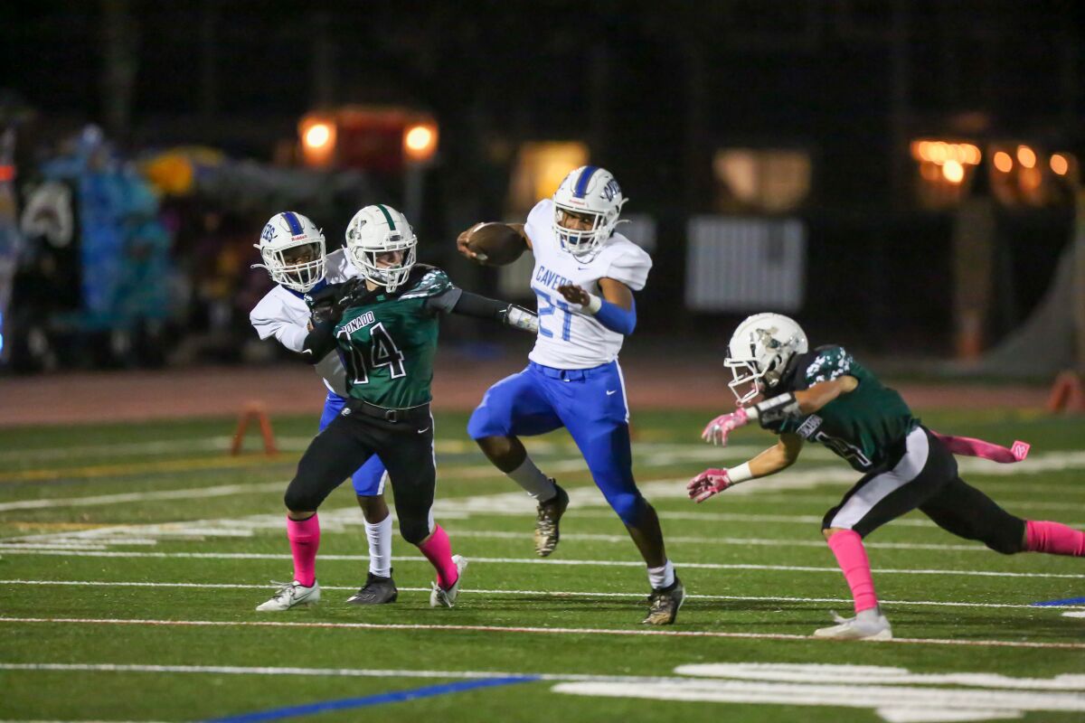 Running back Thomas Jones runs for a touchdown in the San Diego Cavers' win over the Coronado Islanders on Friday.