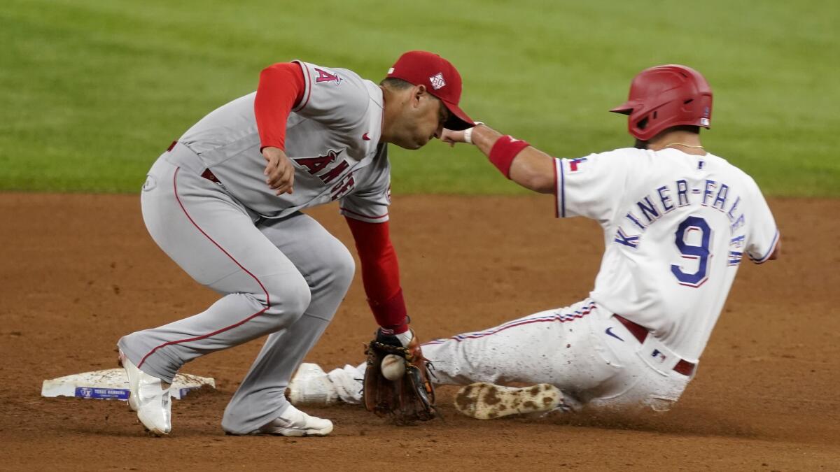 Lowe's 3-run homer helps Rangers over Athletics 10-3