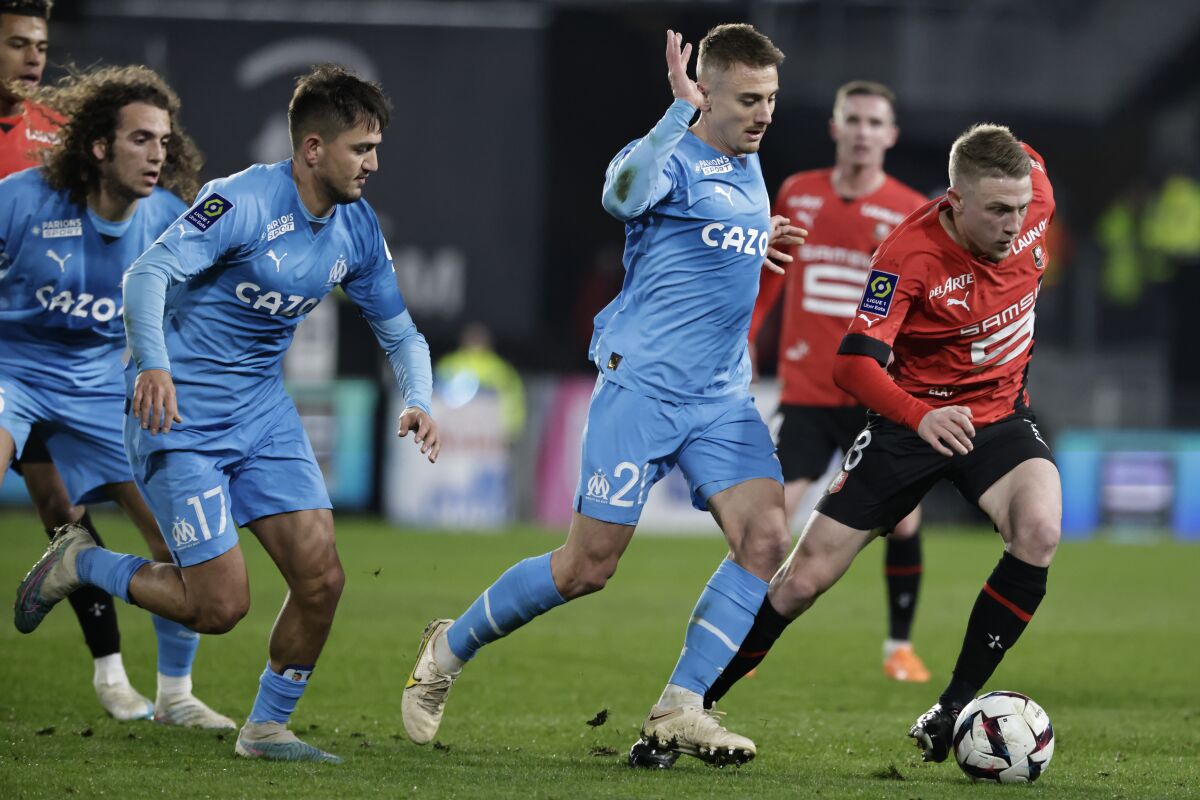 Rennes' Adrien Truffert, right, fights for the ball with Marseille's Valentin Rongier during the French League One soccer match between Rennes and Olympique Marseille, at the Roazhon Park stadium in Rennes, France, Sunday, March 5, 2023. (AP Photo/Jeremias Gonzalez)