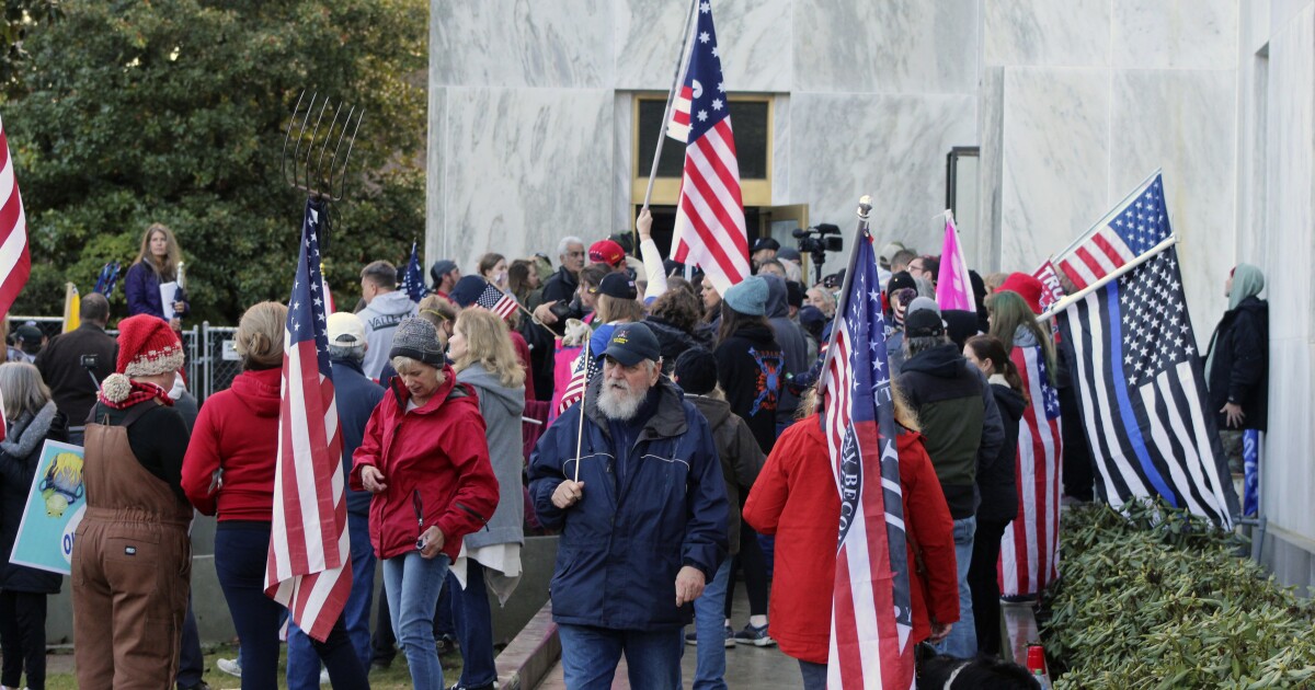Column: Finally, a red line. Lawmakers oust Oregon colleague who let insurrectionists into state Capitol Column: Finally, a red line. Lawmakers oust Oregon colleague who let insurrectionists into state Capitol