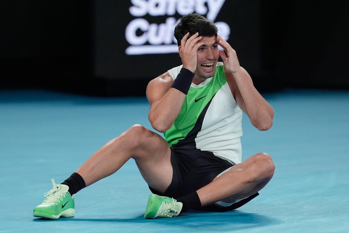 কার্লোস আলকারাজ নোভাক জোকোভিচকে হারিয়ে সর্বকনিষ্ঠ গ্র্যান্ড স্ল্যাম জয়ী খেলোয়াড় হয়েছেন কার্লোস আলকারাজ নোভাক জোকোভিচকে হারিয়ে সর্বকনিষ্ঠ গ্র্যান্ড স্ল্যাম জয়ী খেলোয়াড় হয়েছেন