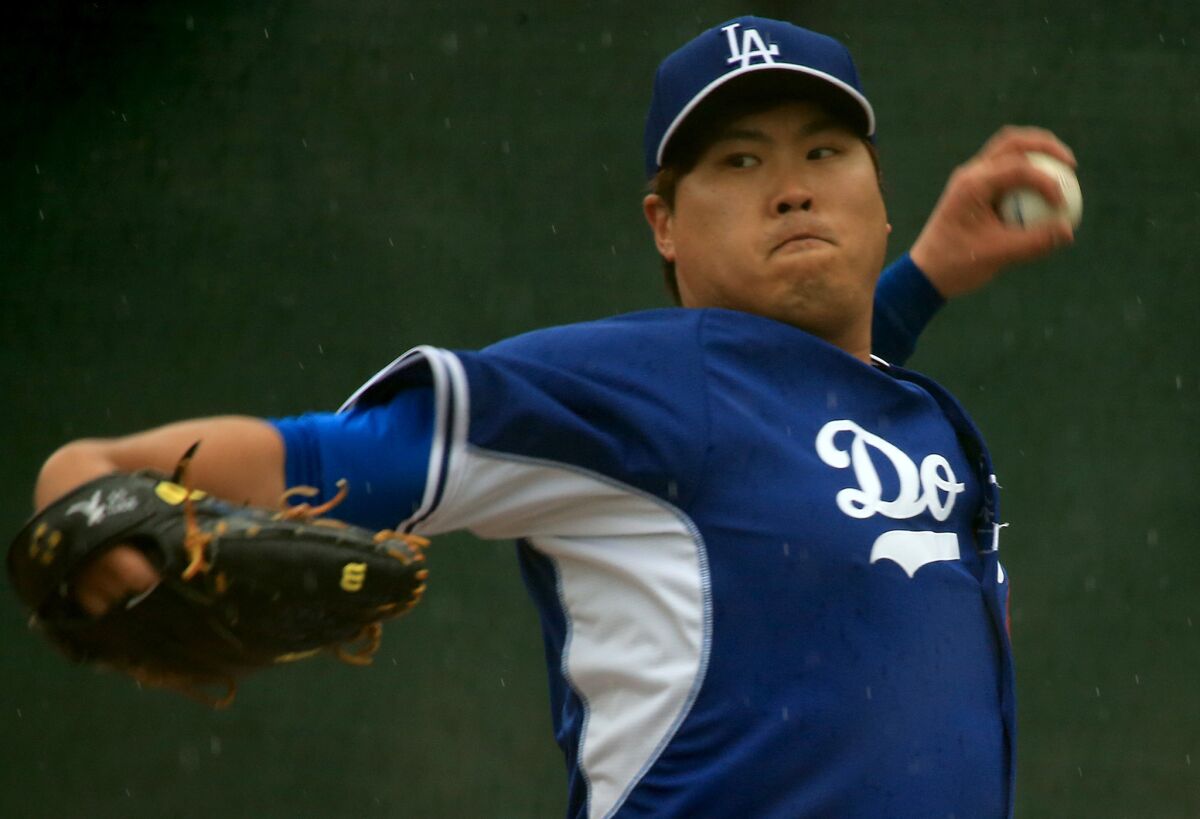 Dodgers starter Hyun-Jin Ryu pitches at spring training in Glendale, Ariz., on March 2.