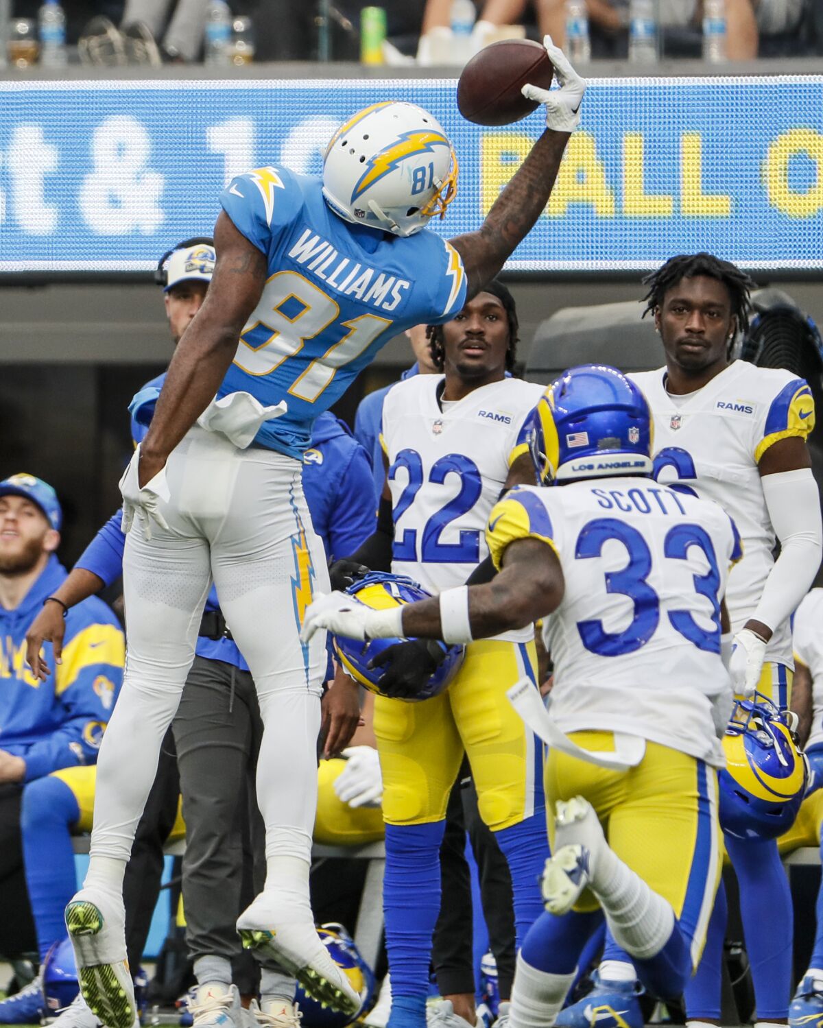 Chargers wide receiver Mike Williams (81) makes a one handed catch in front of  Rams safety Nick Scott (33).