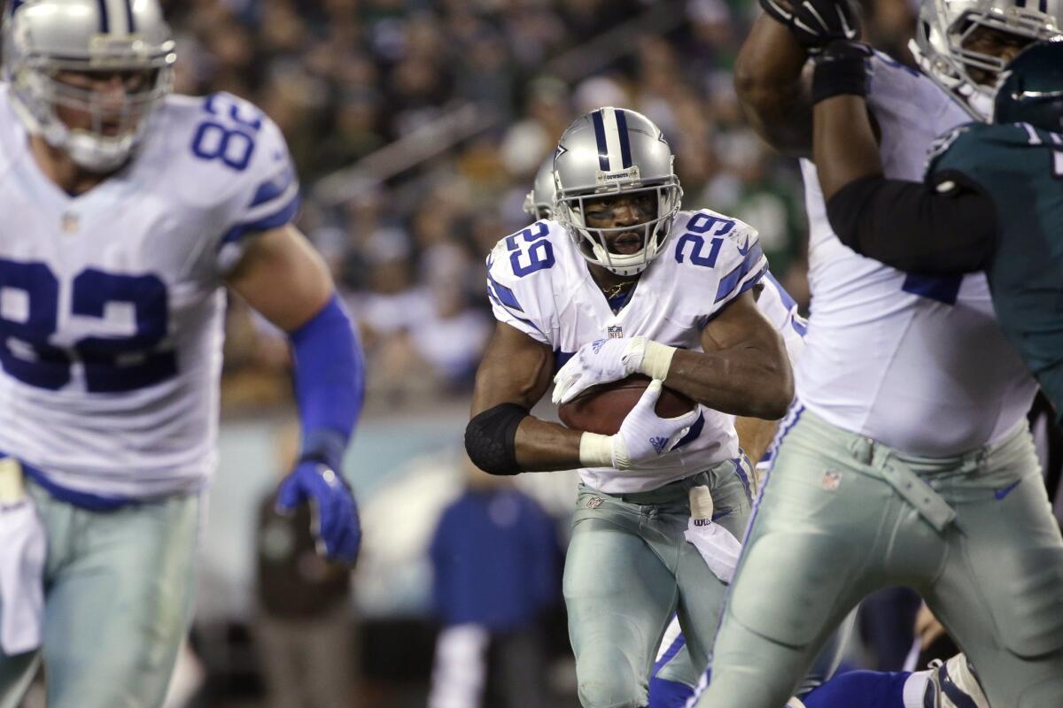 Dallas running back DeMarco Murray broke his left hand while playing against the Philadelphia Eagles on Sunday night.