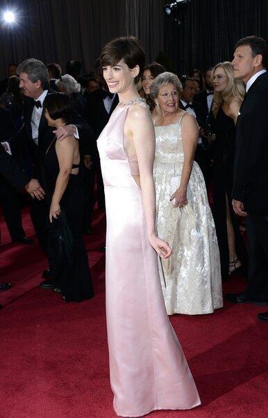 Oscars 2013 arrivals: Anne Hathaway
