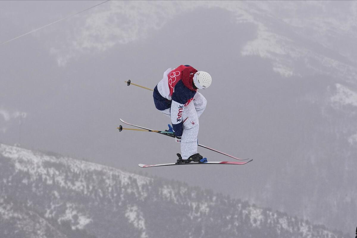 Aaron Blunck skis at the 2022 Olympics.