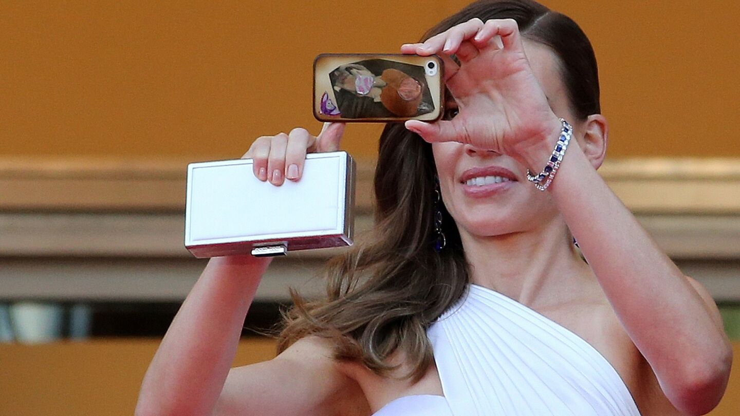 Hilary Swank poses for a selfie as she arrives for the screening of "The Homesman" at the 67th edition of the Cannes Film Festival in Cannes, southern France, on May 18, 2014.