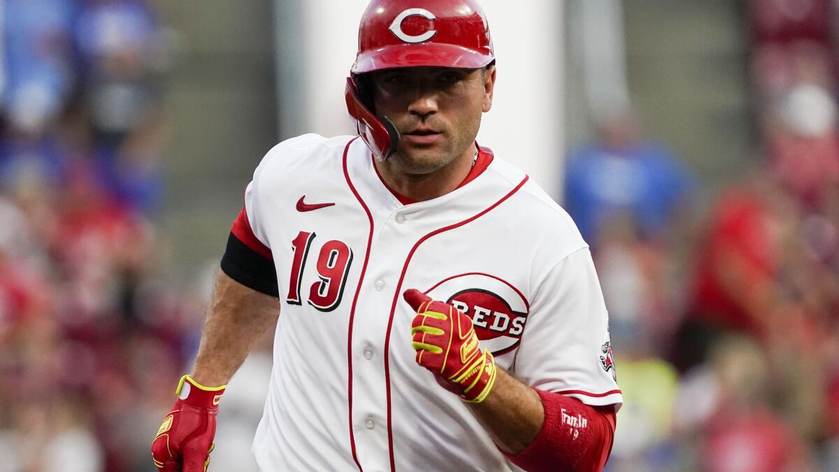 Reds fall to Pirates as Stephenson injured; Votto starts rehab assignment