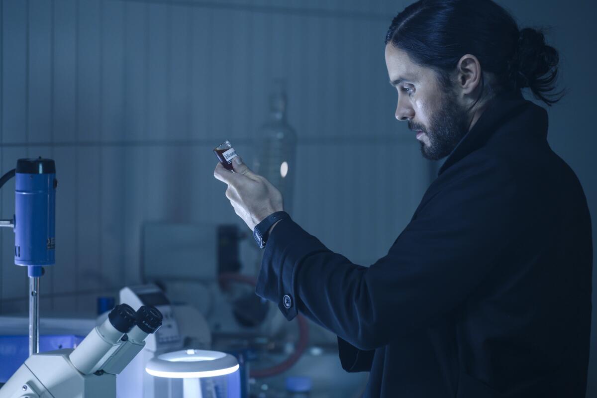 Jared Leto en una escena de "Morbius" en una imagen proporionada por Sony Pictures. (Jay Maidment/Sony Pictures via AP)