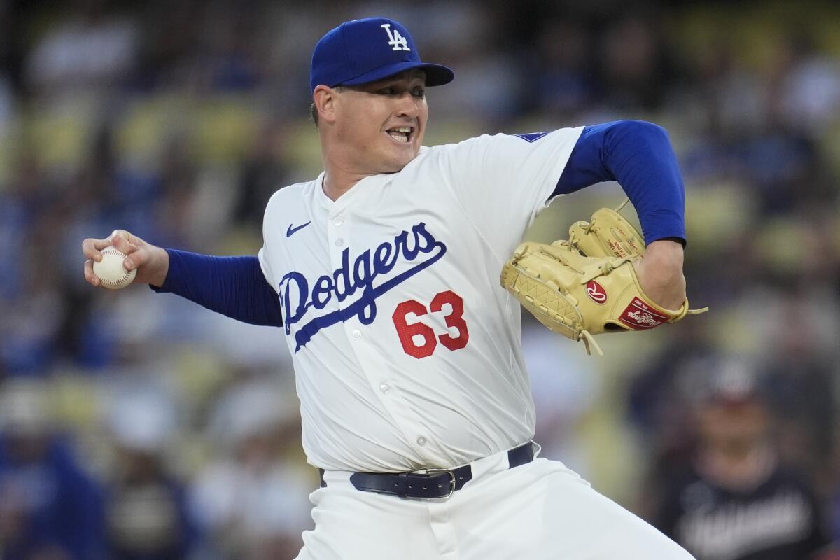 Dodgers'ın başlangıç atıcısı Kyle Hurt, 16 Nisan'da Washington Nationals karşısında atış yapıyor.