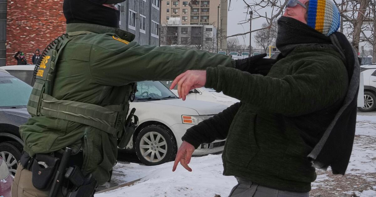 Trumps playbook falters in crisis response to Minneapolis shooting Trumps playbook falters in crisis response to Minneapolis shooting