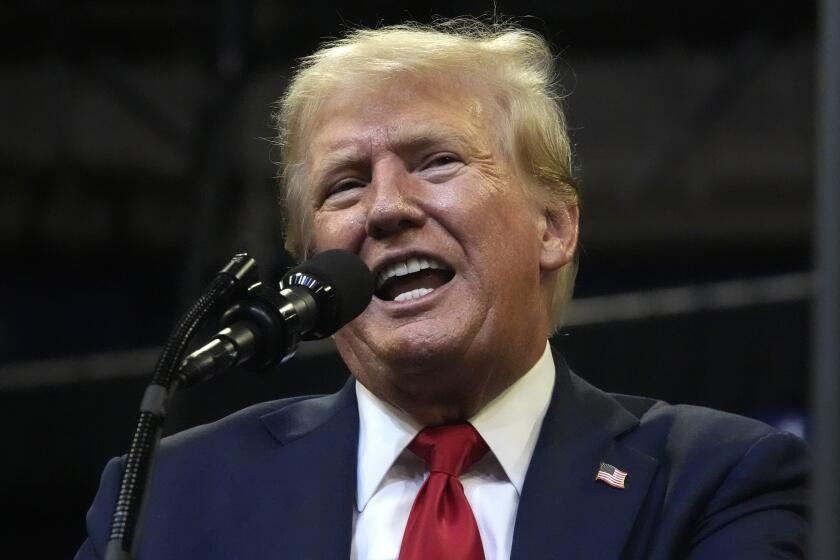 El candidato presidencial republicano, el expresidente Donald Trump, habla en un mitin de campaña en Bozeman, Montana, el viernes 9 de agosto de 2024. (Foto AP/Rick Bowmer)