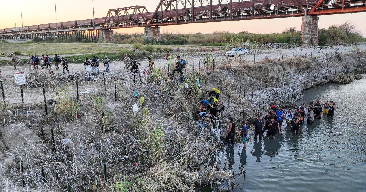 A decade-old Scalia dissent is now driving the Texas-Biden dispute over illegal immigration A decade-old Scalia dissent is now driving the Texas-Biden dispute over illegal immigration