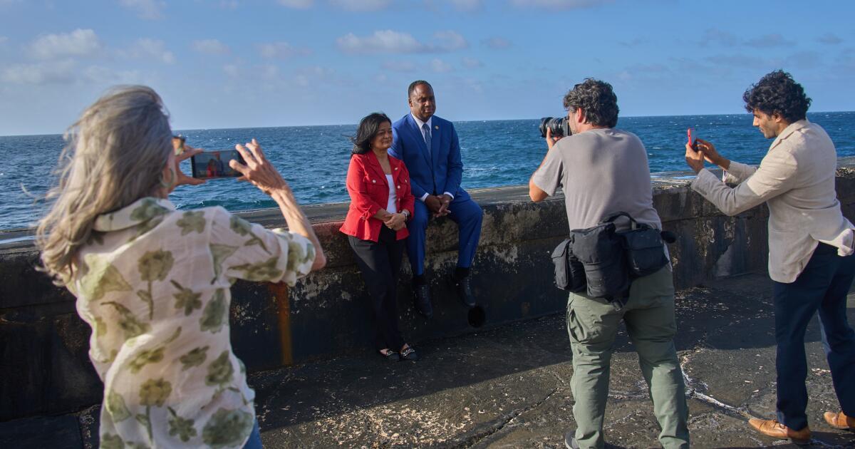 Deux députés américains se rendent à Cuba pour dénoncer la « bombe économique » imposée par l’embargo énergétique