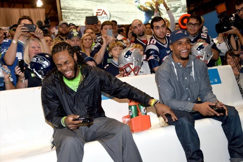 Shane Vereen (right) plays Richard Sherman in a game on Xbox at the 2015 Super Bowl.