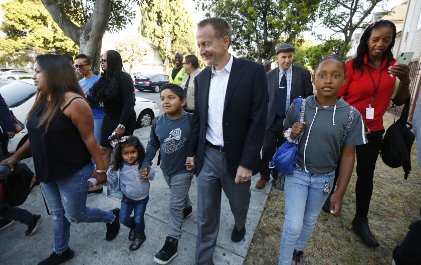 Los Angeles schools chief Austin Beutner with students 