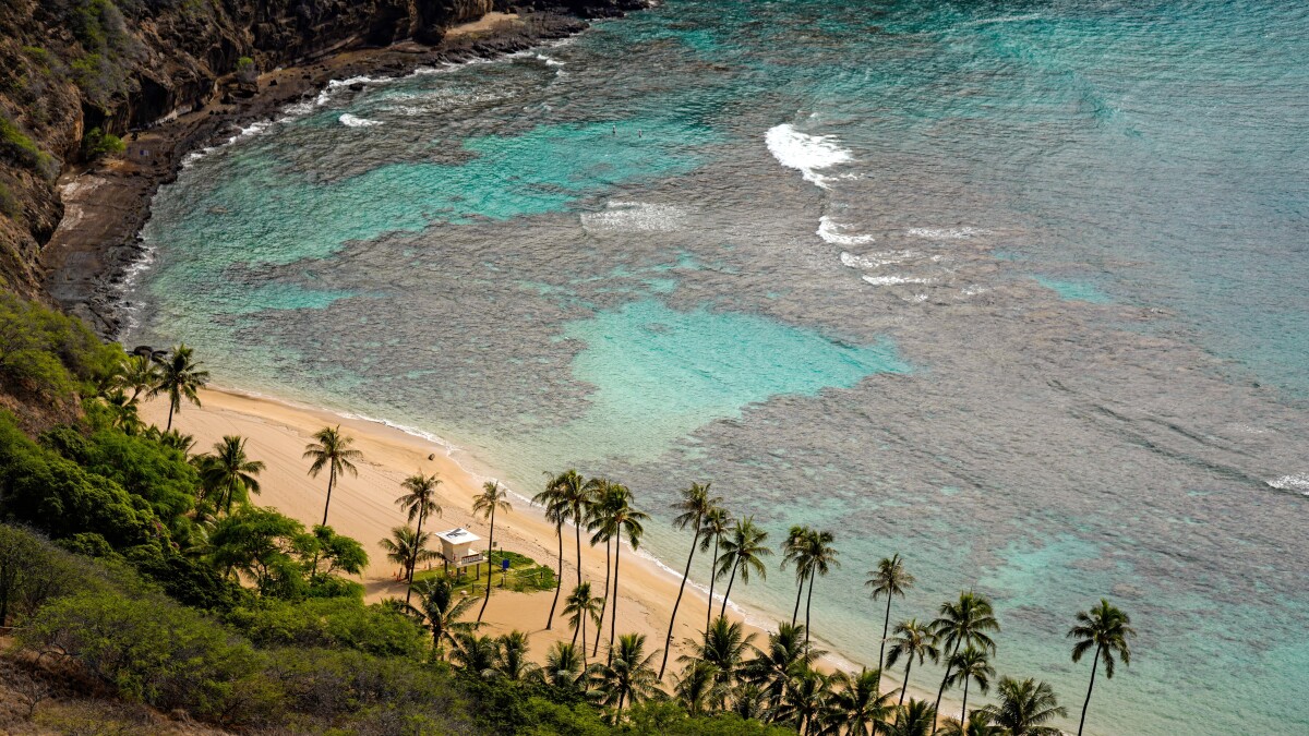 These photos capture Hawaii without tourists, a rare sight