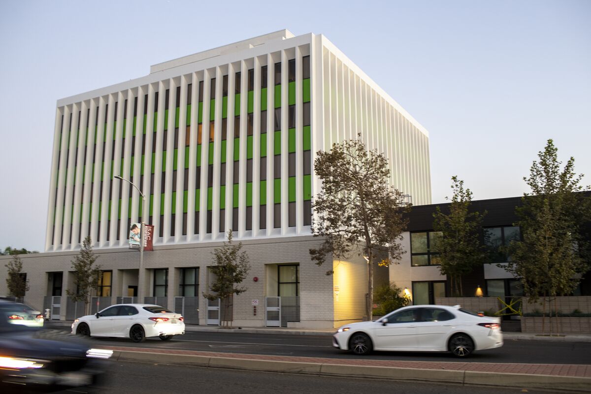 Santa Ana arts housing complex rife with crime, complaint says Los