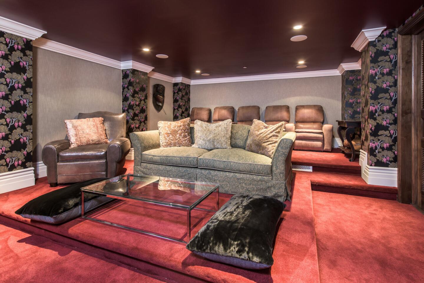 What You Need for Your Luxury Home Theater