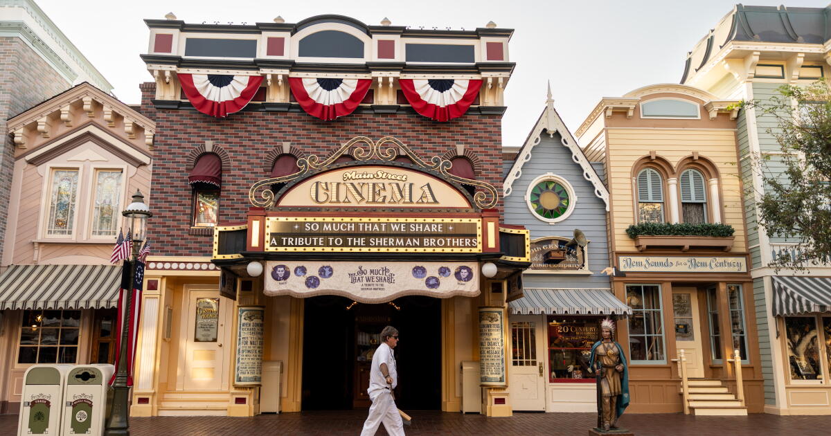 My No. 1 pet peeve when people complain about theme parks My No. 1 pet peeve when people complain about theme parks