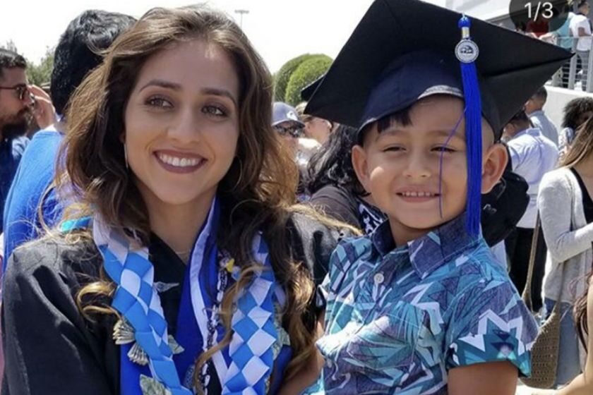 Nancy Magaña obtuvo sus credenciales de profesora la primavera pasada y tan solo llevaba dos semanas ejerciendo su profesión en San Bernardino. En esta imagen, lleva a su hijo en sus brazos.