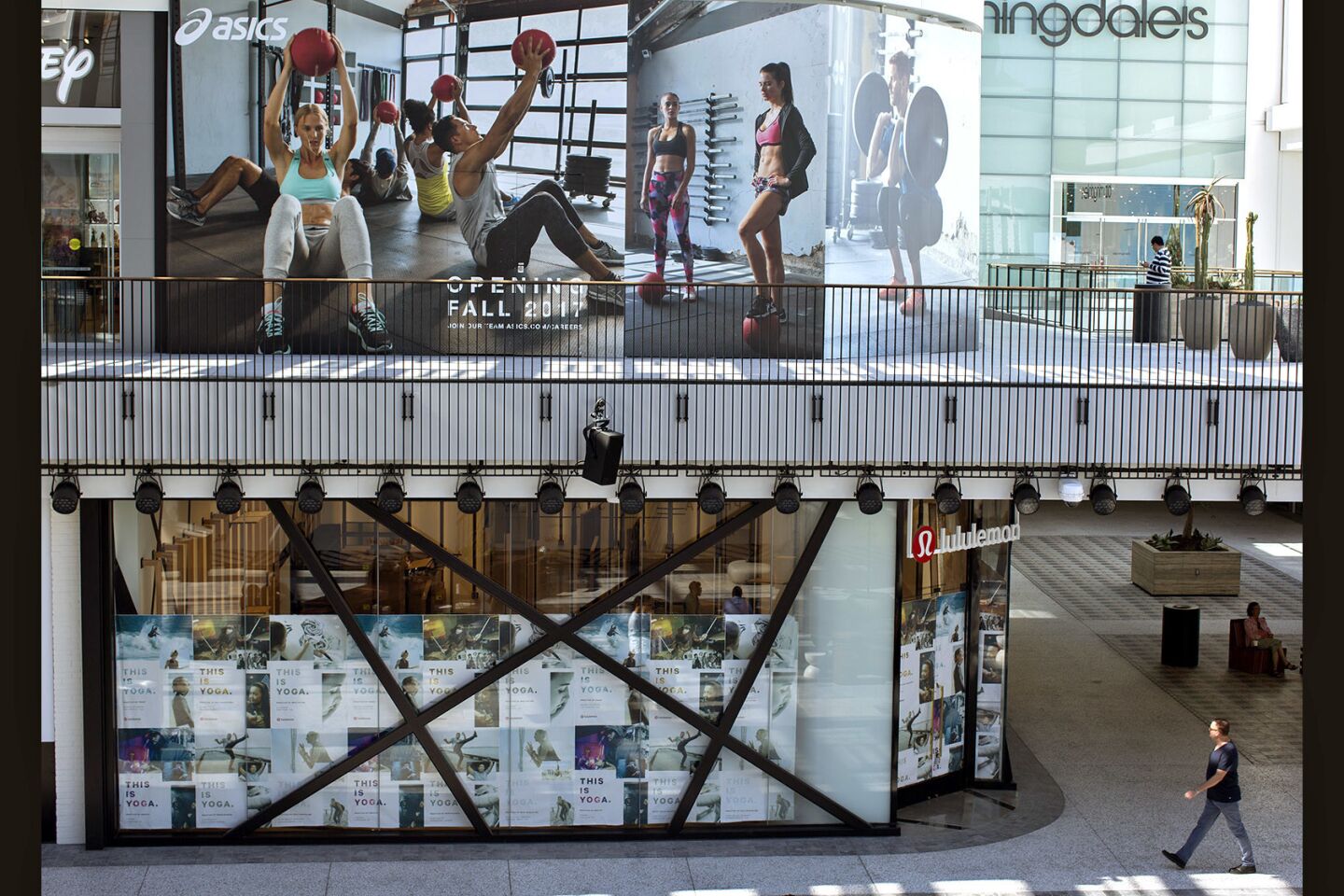 City mall goes deluxe with makeover to entice - Los Angeles Times
