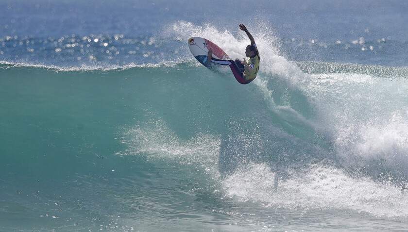 Carissa Moore nas finais do surf feminino Rip Curl WSL em Trestles Beach, em San Clemente.