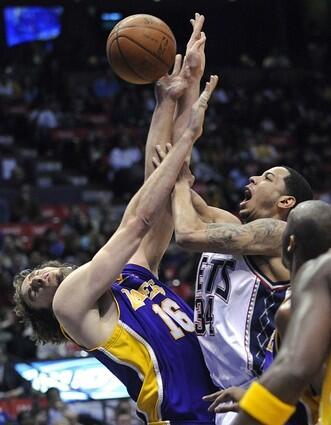 Pau Gasol, Devin Harris