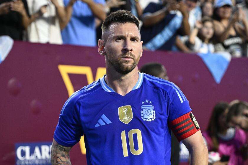El delantero argentino Lionel Messi durante el primer tiempo del partido amistoso contra Guatemala, el viernes 14 de junio de 2024, en Landover, Maryland. (AP Foto/Nick Wass)