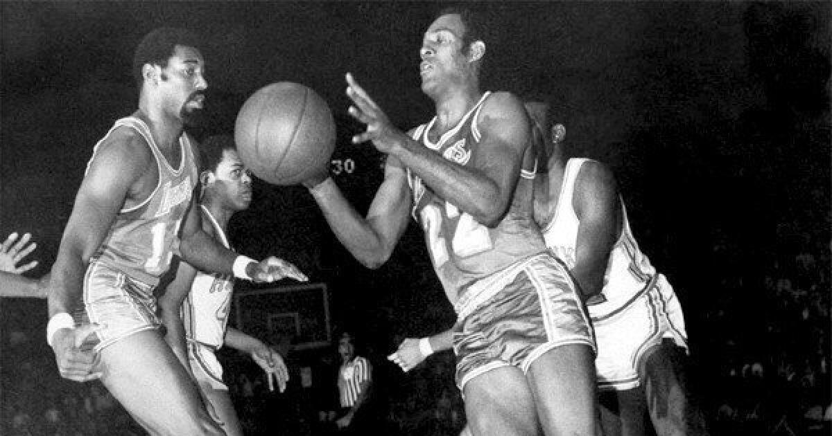 Elgin Baylor death: Magic Johnson, NBA world pay tribute - Sports  Illustrated