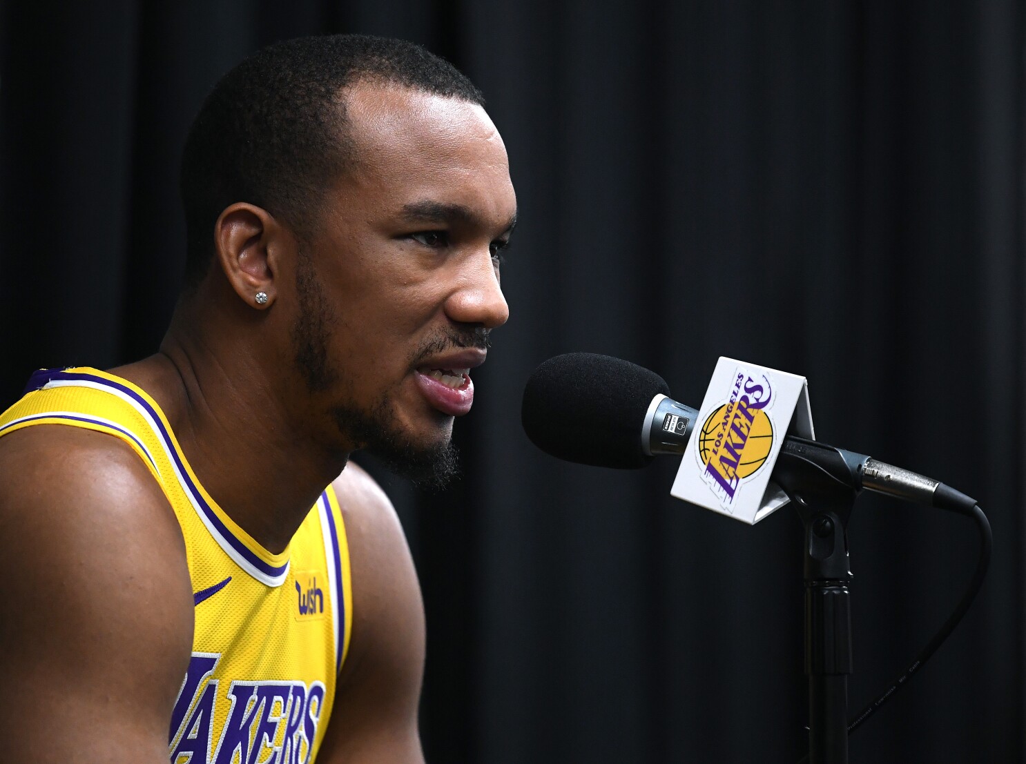 Avery Bradley Has Been The Lakers Star Defender Early In Training Camp Los Angeles Times