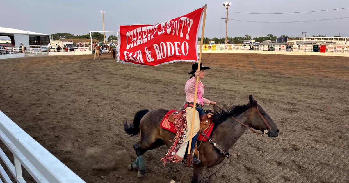 En la ciudad natal rural de Tim Walz, su política demócrata no encaja bien