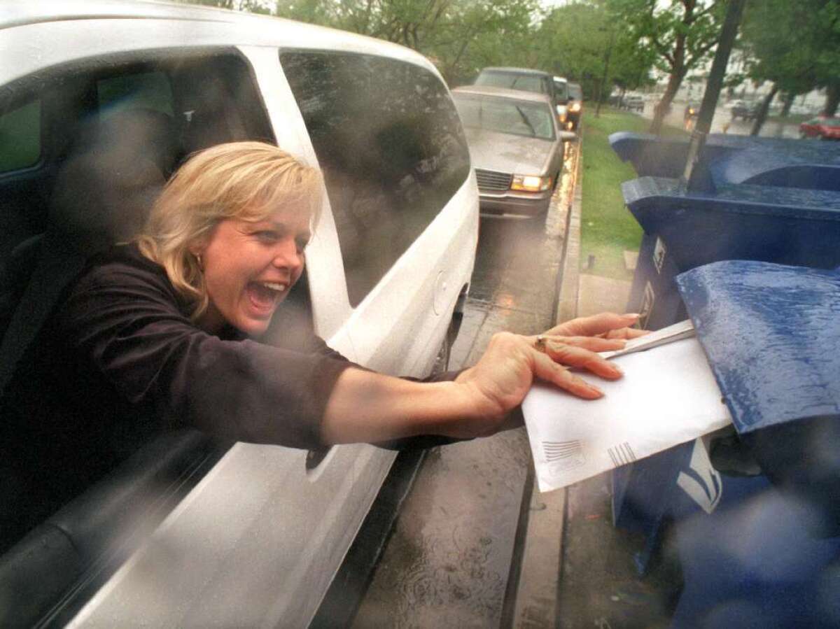 Drivers in Thousand Oaks line up to mail their income tax returns. Researchers have found that the risk of fatal car crashes rises when taxes are due.