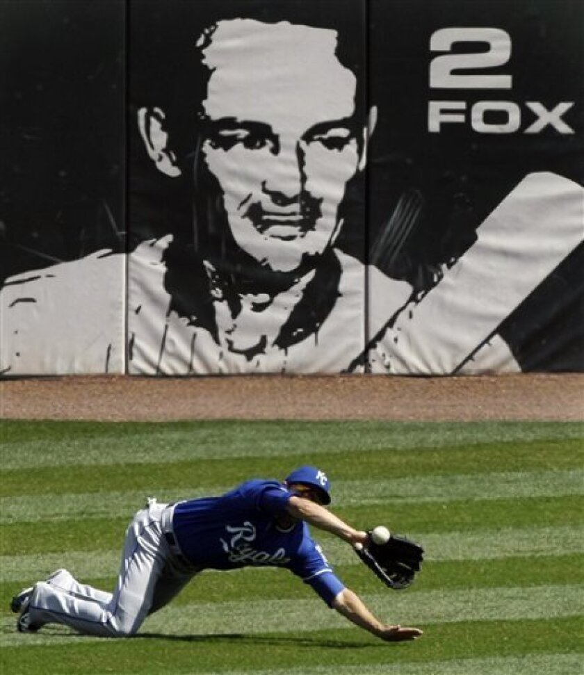 Kansas City Royals left fielder David DeJesus makes a diving catch on a hit by Chicago White Sox's Jermaine Dye during the second inning of a baseball game in Chicago, Thursday, April 9, 2009. (AP Photo/Charles Rex Arbogast)