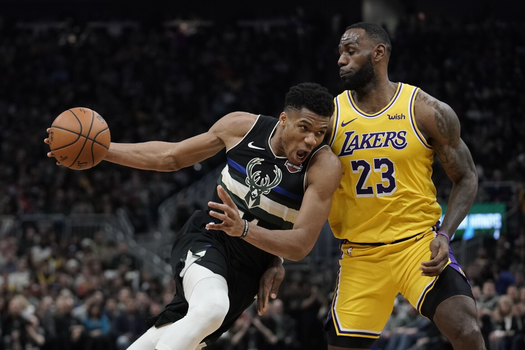 ผลการค้นหารูปภาพสำหรับ LA Lakers Milwaukee Bucks