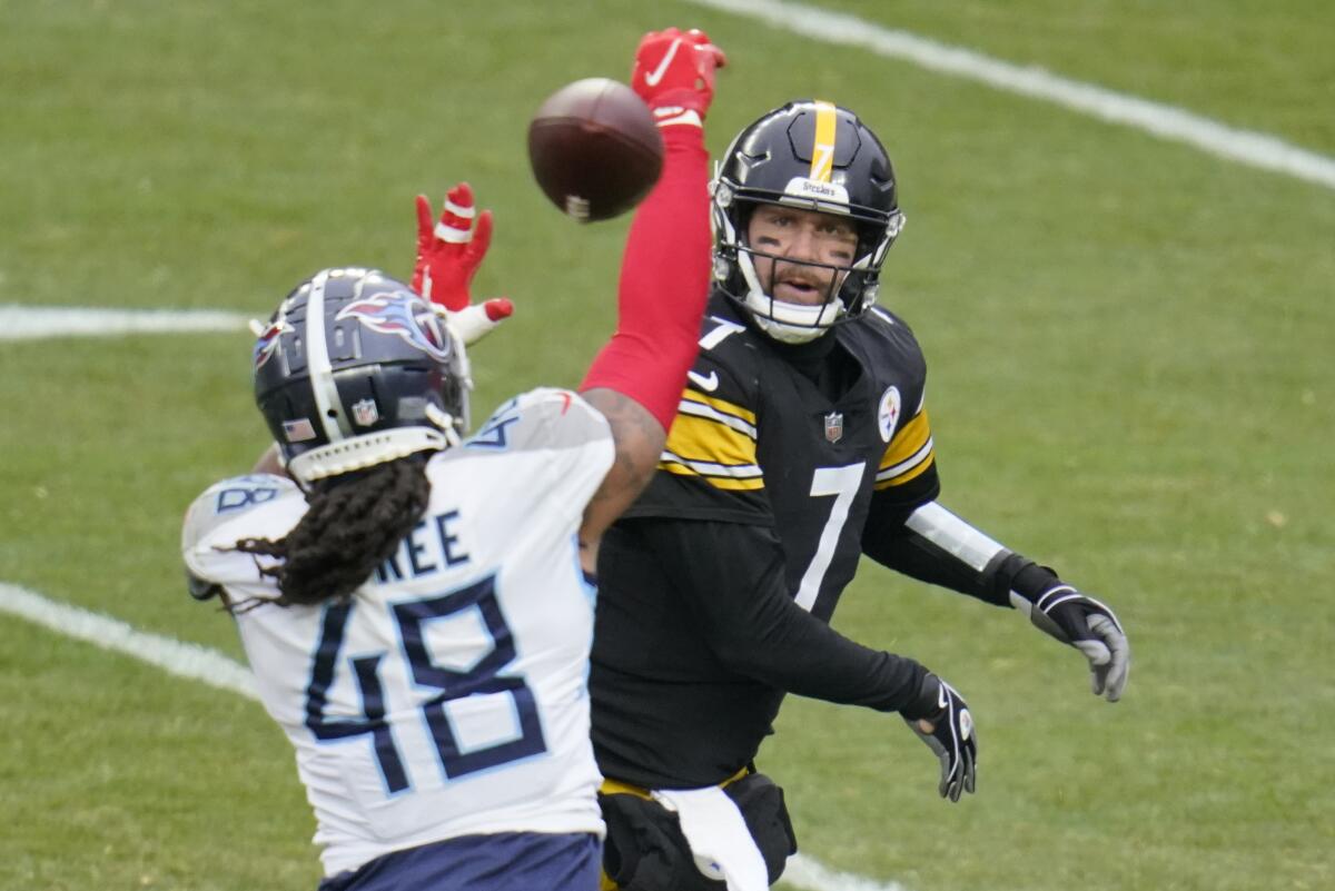 Pittsburgh quarterback Ben Roethlisberger passes in front of Tennessee Titans outside linebacker Bud Dupree.