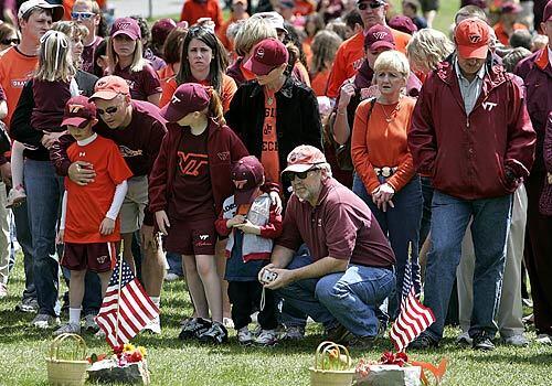 Virginia Tech students, staff and supporters gather at the school's Drill Field to honor a "statewide moment of silence," four days after Cho Seung-Hui gunned down 32.