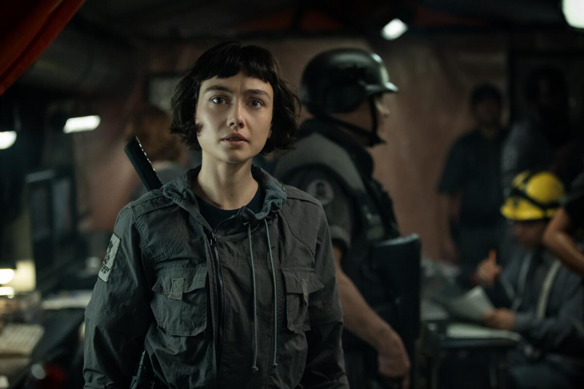 Bob Hairstyles Hembra en uniformes de combate. Hay