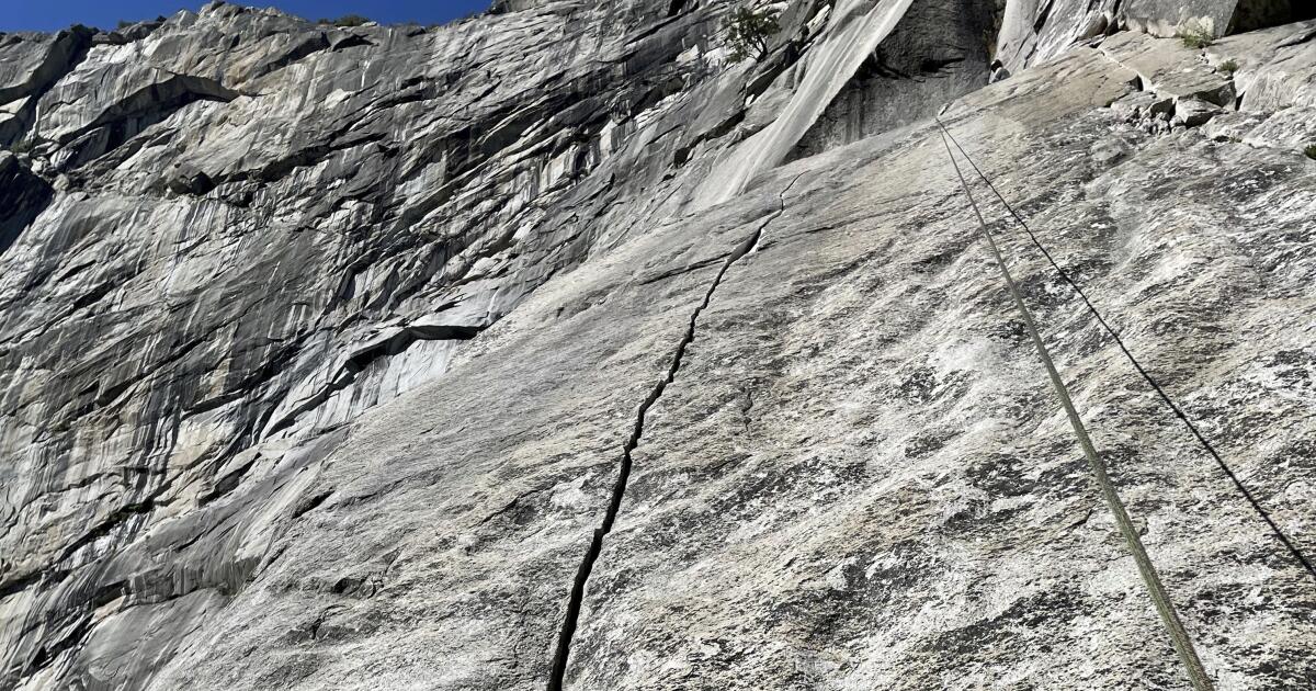 Yosemite kaya yüzeyinde büyüyen çatlak izlerin kapanmasına neden oluyor
