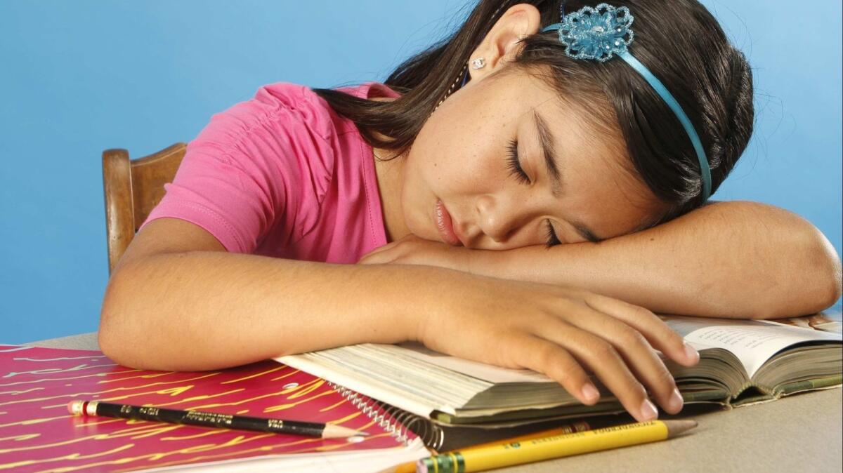 La Fundación Nacional del Sueño recomienda de 9 a 11 horas de sueño para niños de 6 a 13 años y de 8 a 10 horas de sueño para niños de 14 a 17 años.