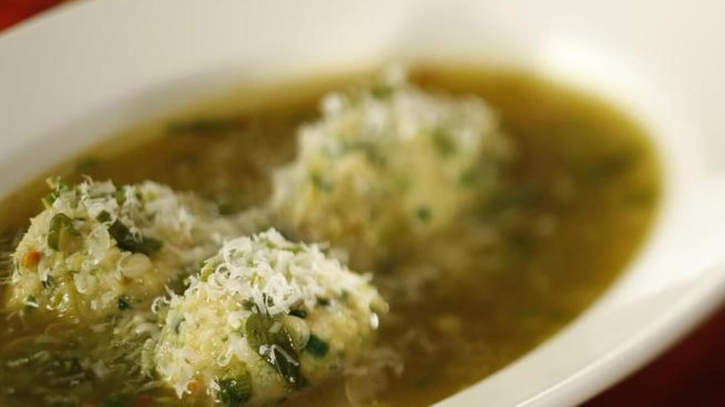 Green garlic soup with strangolapretti